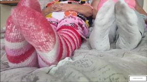 Mila1 Mom and Mila1_Fox Socked feet itch