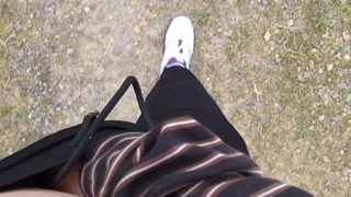 チクニー用の玩具を装着して散歩する日本人女性♥️玩具のモーター音で通行人にバレてるかも💓