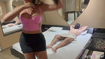 GANHEI UM PIX DO SEGUIDOR DO INSTA E EM SEGUIDA FOMOS PRO MOTEL GRAVAR A GOZADA DELE NA MINHA CARA