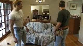 Les gros seins d'Alyssa Allure rebondissent pendant une intense sodomie.