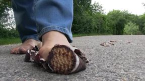 Barefoot crushing