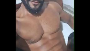 COLOCOU O PUTO PRA MAMAR GOSTOSO