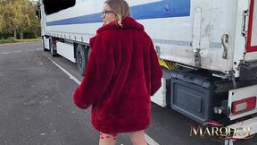 exhib parking pl : routier me repere et me baise comme une salope dans la cabine de son camion