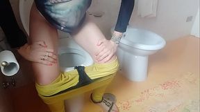 my stepaunt pees, and i don'_t stop looking at her