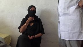ARAB AMATEUR WIFE DRINKS CUMSHOT FROM PERVERTED DOCTOR