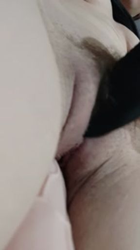 Masturbate myself in the bed when i wake Up horny