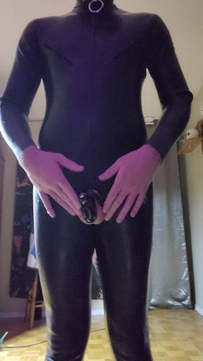 rubber faggot beats it&#039;s balls.
