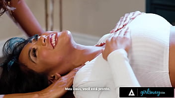 GIRLSWAY - MILF Kylie Le Beau Relieves Ember Snow With Pussy &amp_ Ass Eating - PORTUGUESE SUBTITLES