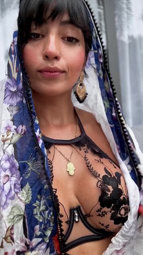 Smoking hot hijabi takes off her veil