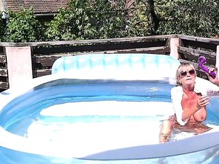 DirtyMilfTina Screw Me In The Pool