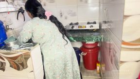Stepsister-in-law's Saree Slipped in the Kitchen - Stepbrother-in-law Squeezed Her Before Letting Go