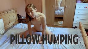 Pillow Humping - Suddenly the thought of a pillow rubbing against my clit was making me wet (4K)