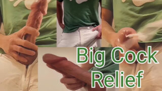 Solofilmpje van een jonge Amerikaanse amateurhoer met een grote penis die anaal wordt geneukt.