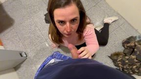 camarera se folla a un cliente por propina