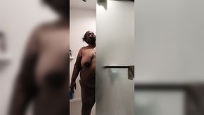Mature ebony BBW slut takes a deepthroat head soon cleans up