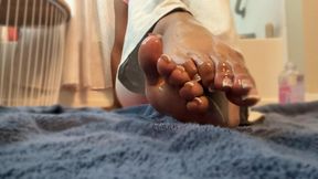 Oiled soles tease 👣