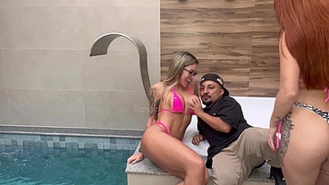 Anão safado me levou pro motel e fodeu gostoso eu e minha amiga