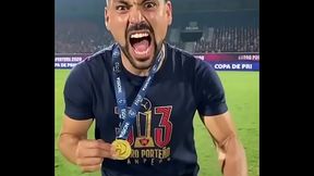 Hombre futbolista con buen cuerpo gime como puta