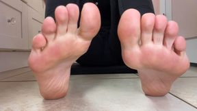 Bare toes & soft soles