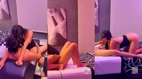 joven tetona dandole un show cuckold voyeur a su novio, disfruta la verga de una manera soprendente