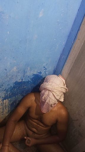 Devar aur bhabhi ne in bathroom pusssy clean   Clip 1