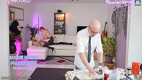 Delivroubignole Fucks And Fills Up Right Next To Her Date With Noochka Davy With Maxime Horns