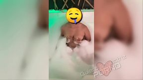 Estoy muy caliente esperandote en el jacuzzi