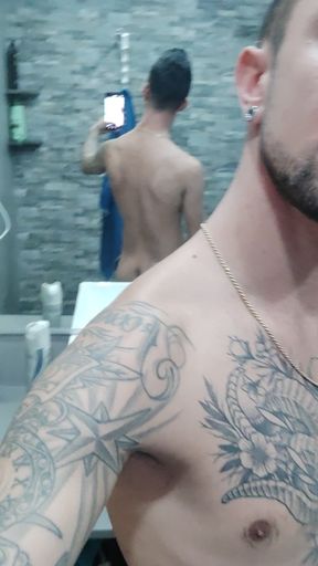 Jugando con mi culo ?