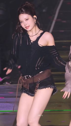 Korean k-pop star gets a surprise blowjob