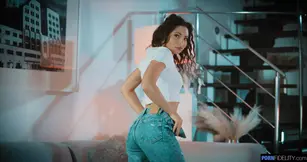 Helina Dream's hot pussie gets fucked and filled with cum