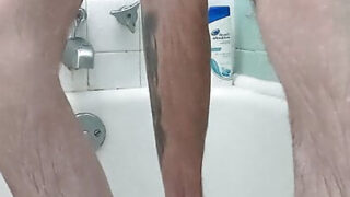 POV zuhanyozás apa hatalmas faszán, bareback, robbanásszerű orgazmussal végződik