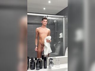 Cute Czech homo play with his weenie after shower