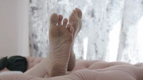 Feet Of Barefooter Susan - MIX