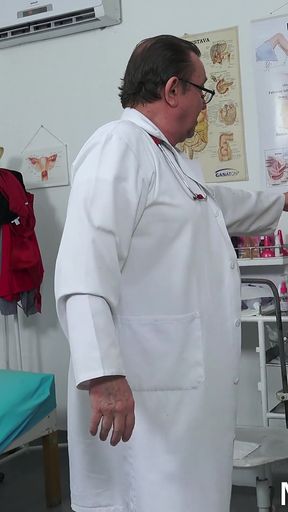 Hot Blonde Fisted in Gyno Chair by Her Gynecologist