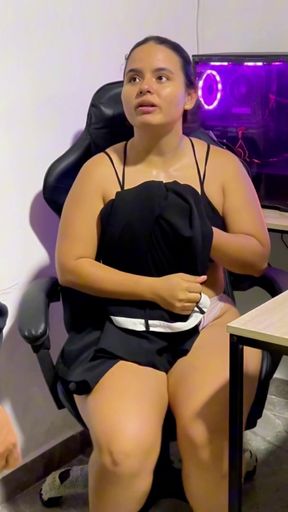 The office employee wants to eat the boss's cock and ends badly   Clip 1