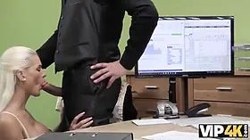 Vip4k. pauvre et magnifique vendeuse a des relations sexuelles sauvages