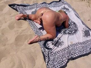 A good bitch fucked on the beach