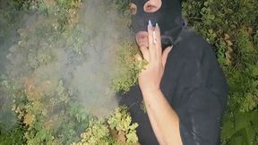 Crumpet smokes in a mask MP4