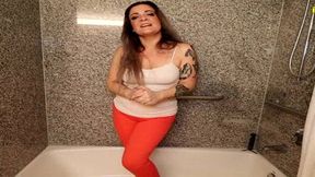 whitney morgan pissing orange pants in bathtub omorashi