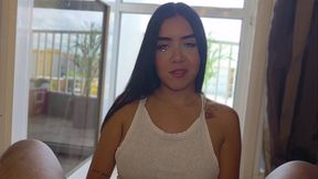 Padrastro cachondo no perdona a su linda hijastra