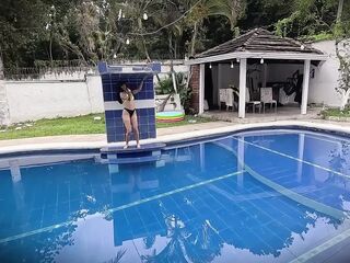 The Stepmother Caught Her Stepdaughter Playing with a Sex tool in the Pool and Masturbated Her Until That babe Squirts.