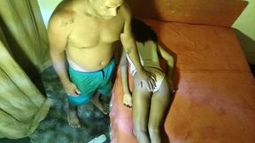 nao resisti e entrei no quarto da minha enteada