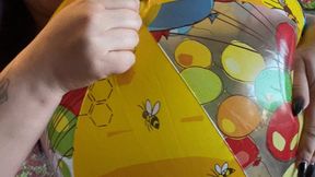 Valeri deflate beachballs and pool