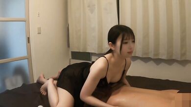 Men’s Esthetic Massage – Popular Japanese Masseuse Giving a Braless Massage, Nipple Teasing, POV Amateur Video, Real Massage Play, Breast Play