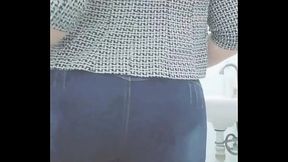 milf en uniforme se desnuda ante la camara en la hora de su trabajo se quita toda su ropa