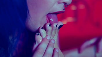 Lesbian Foot Worship &amp_ Sucking toes