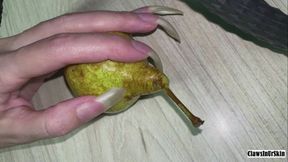 i crush this pear with claws on left hand