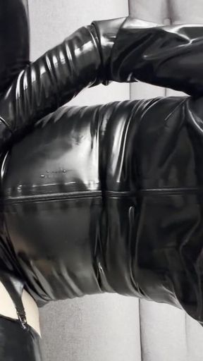 Masturbation in Rubber