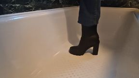 Hunter Heeled Boots Taking A Bath