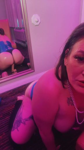 SanDiego8383 Edges herself in front of a man she just met off camera in this tease and denial   Clip 1